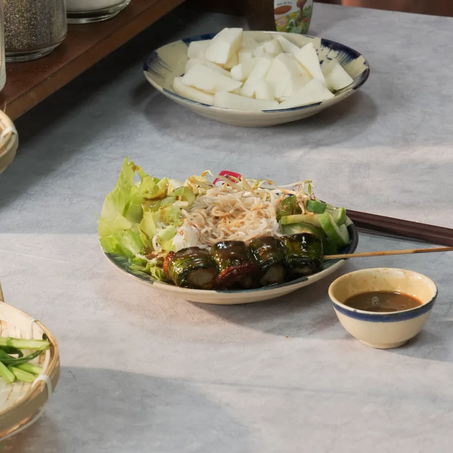 Sườn Non Cuốn Ngò Gai Chay